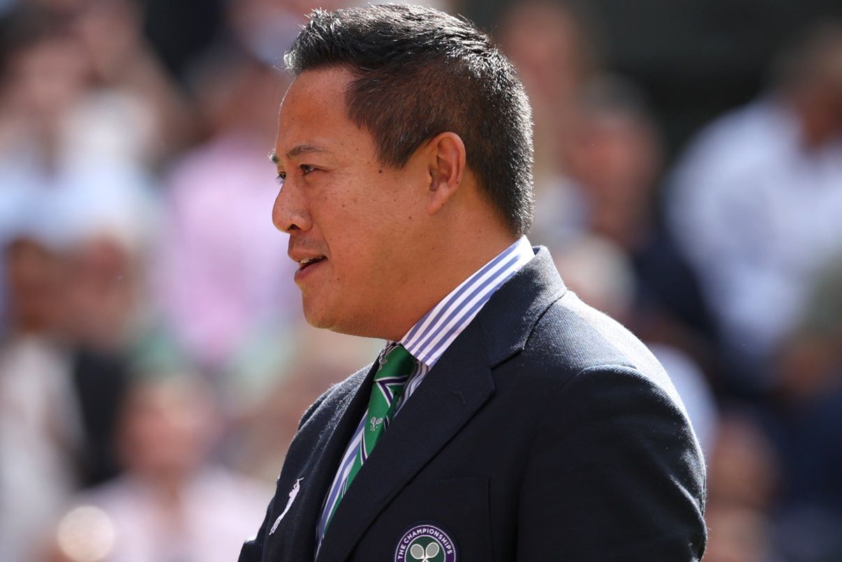 Sędziował wielkoszlemowe finały. Otrzymał królewskie odznaczenie