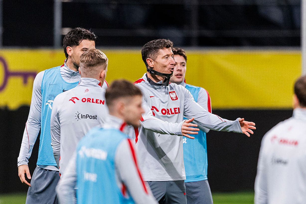 Kibice czekali kilka godzin na polskich piłkarzy. Zatrzymał się tylko jeden