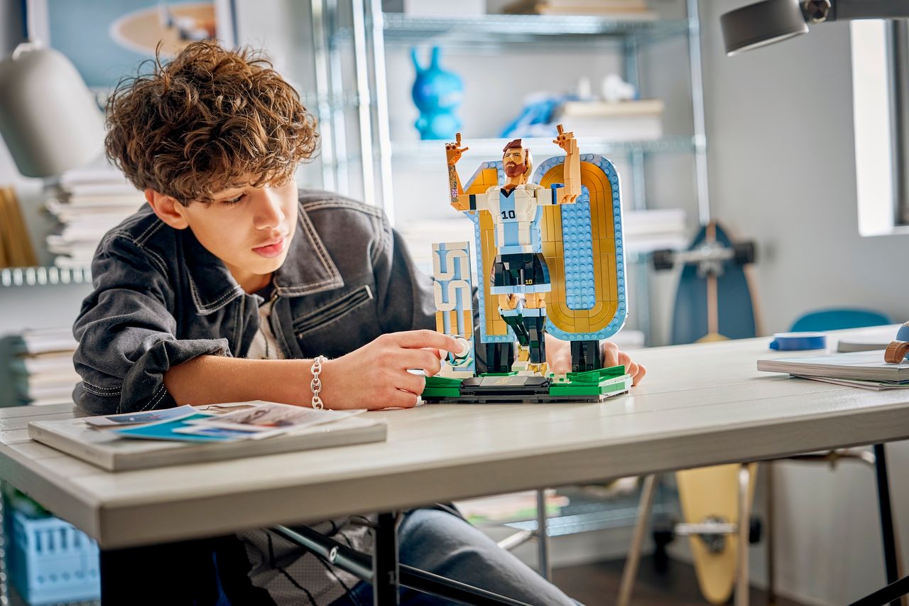 Już nie tylko bolidy F1. Duński gigant wchodzi w świat piłki