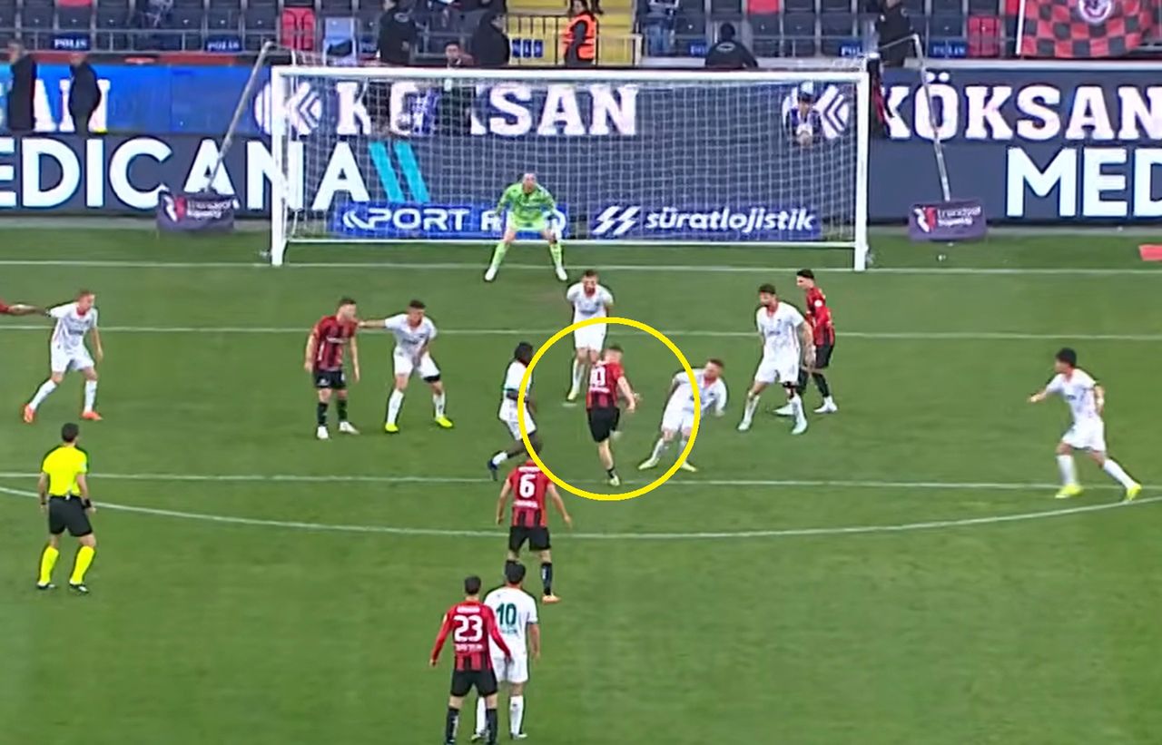 Ależ gol Polaka w Turcji! Zrobił to idealnie [WIDEO]