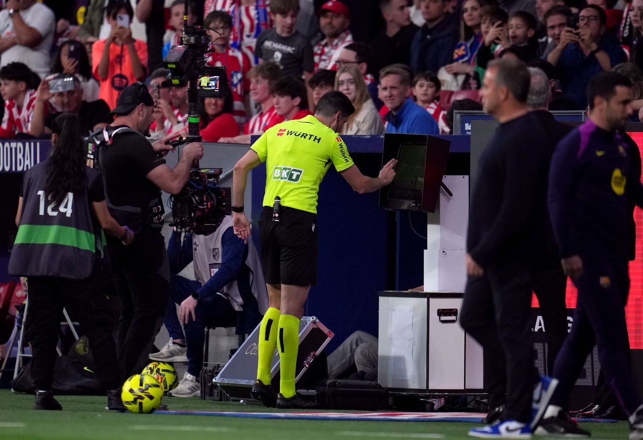 Ujawniono słowa sędziego do wozu VAR. To tylko podsyciło emocje