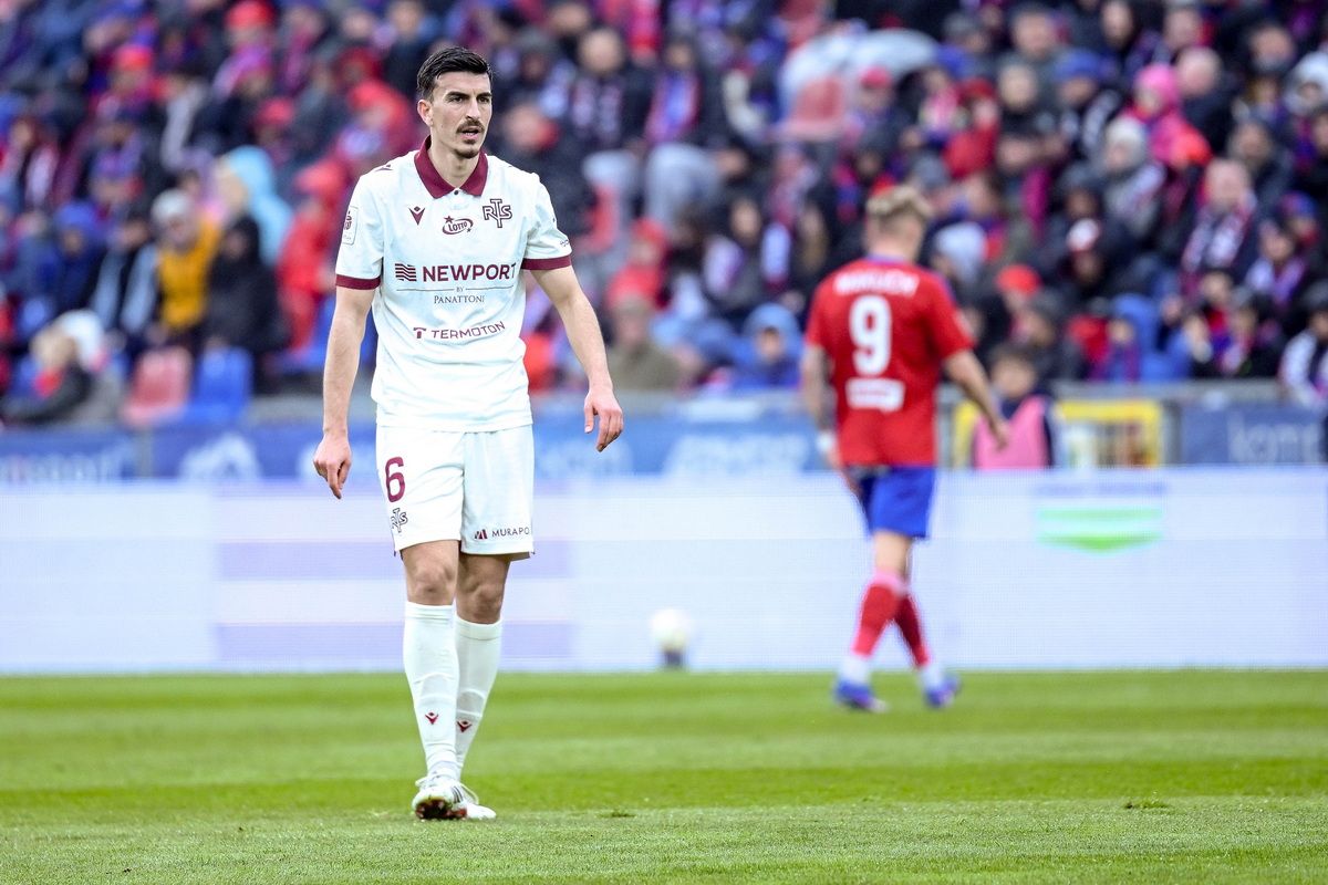 Kontuzja Juljana Shehu w Widzewie Łódź: Trzy tygodnie pauzy i kryzys w środku sezonu