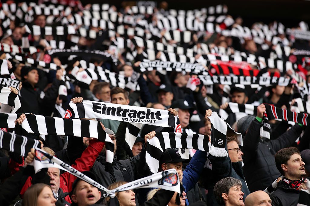 Stadion nagle zamilkł. Tragedia podczas meczu Bundesligi