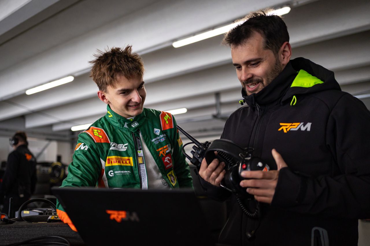 Polak rozpycha się na zapleczu F1. Udany występ w testach