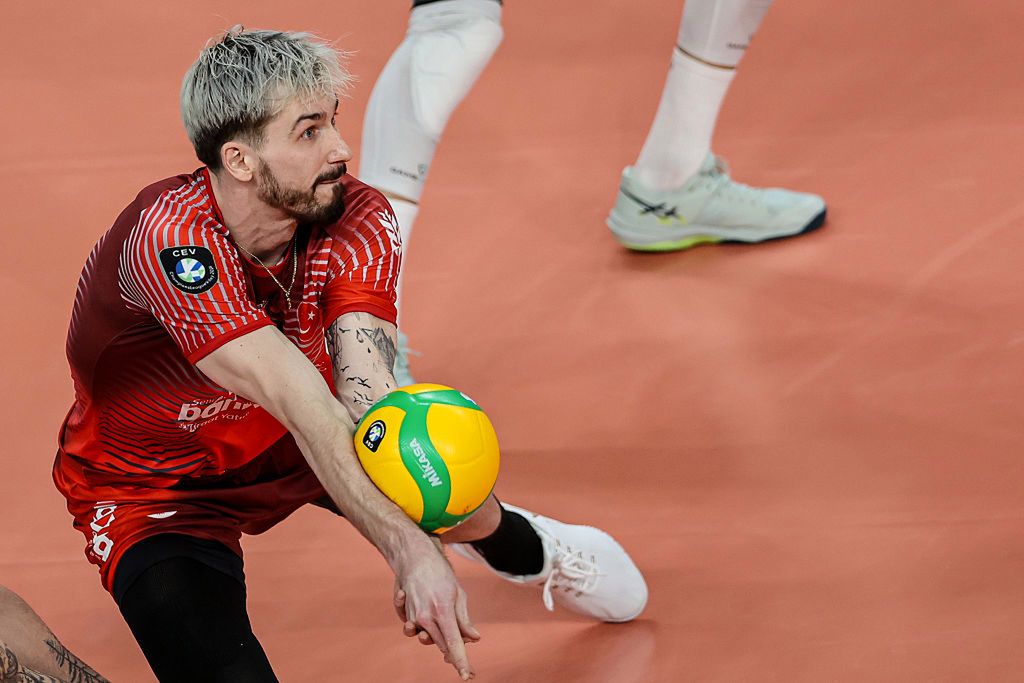 Puchar w dłoniach Tomasza Fornala. Postawił pieczątkę w finale