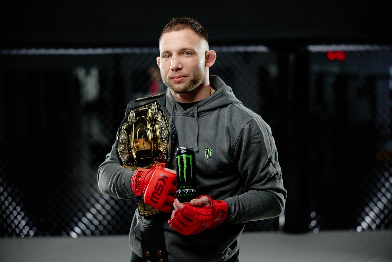 Został mistrzem KSW mimo choroby. "Muszę z tym żyć i walczyć w klatce"