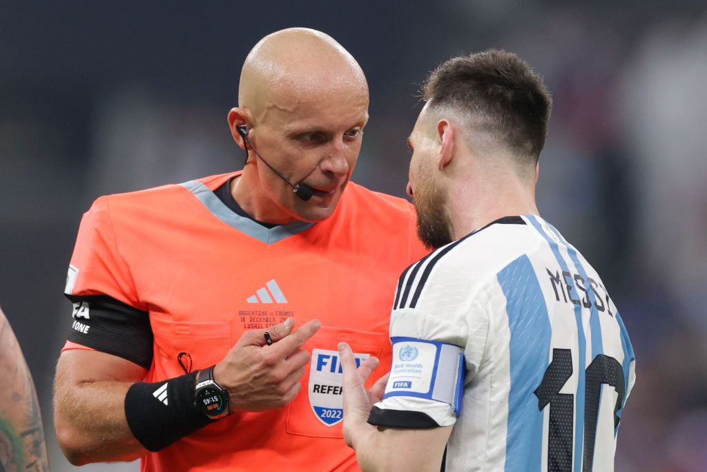 Marciniak jako sędzia w meczu Argentyna - Algieria na MŚ 2023
