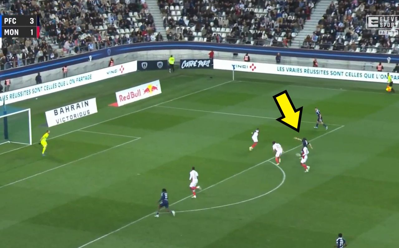 Huknął z dystansu nie do obrony. Kolega aż złapał się za głowę [WIDEO]