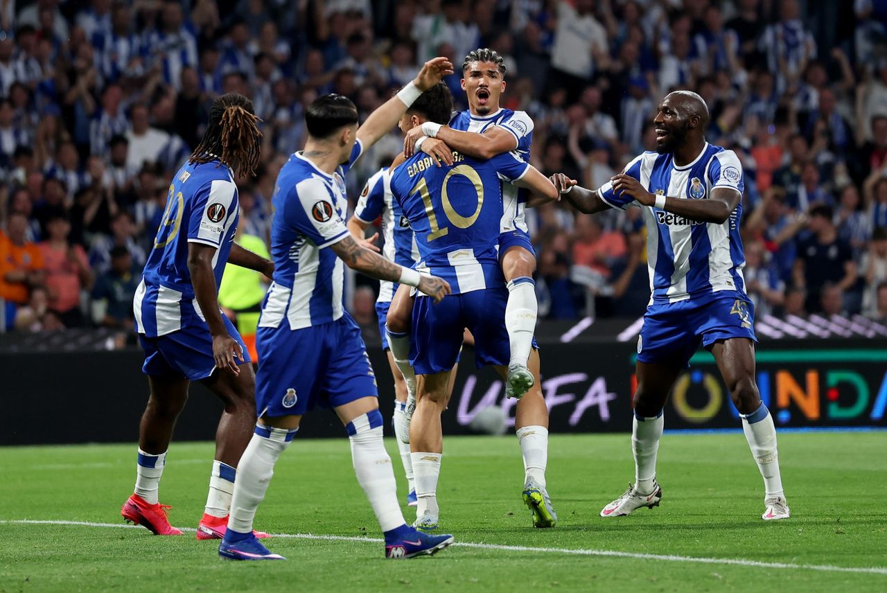 Liga portugalska. GD Estoril Praia - FC Porto. Gdzie oglądać na żywo, online?