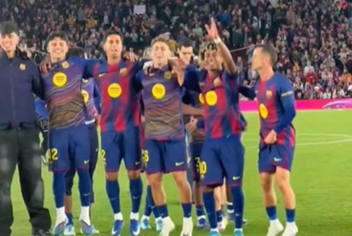 Skandaliczne zachowanie piłkarzy Barcy. Poszło o kontrowersyjną przyśpiewkę