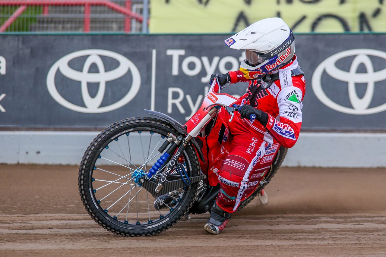 Żużlowa środa pod znakiem Srebrnego Kasku. Juniorzy powalczą o finał