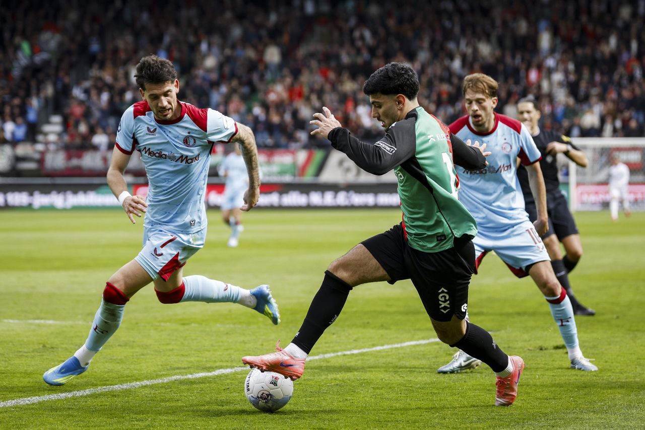 Robin van Persie chwali Jakuba Modera. Na to zwraca uwagę