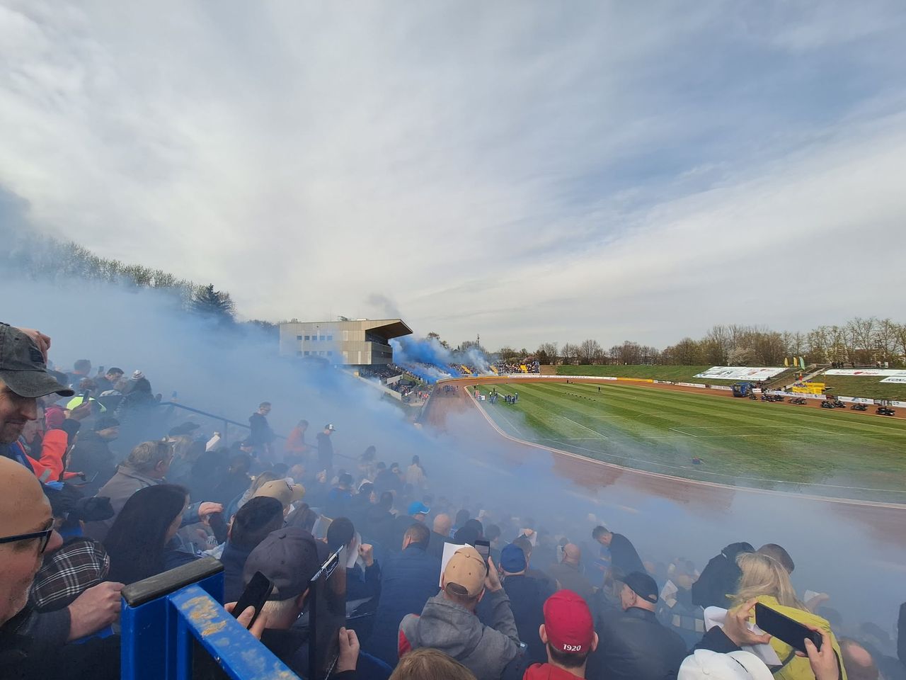 Tak wyglądał powrót żużla w Świętochłowicach. Pełen stadion, łzy i zwycięstwo