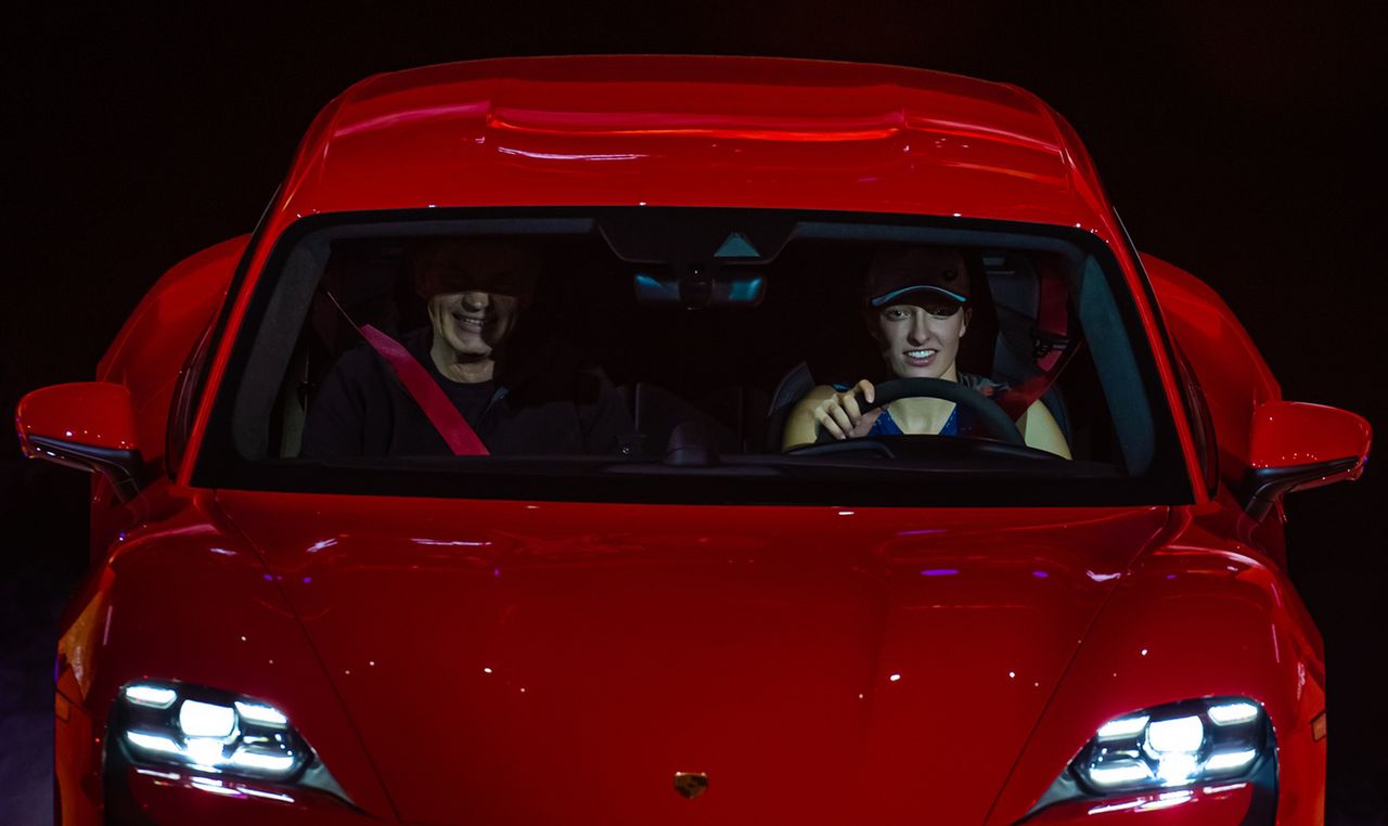 Świątek walczy o luksusowy samochód. Jeden już oddała ojcu