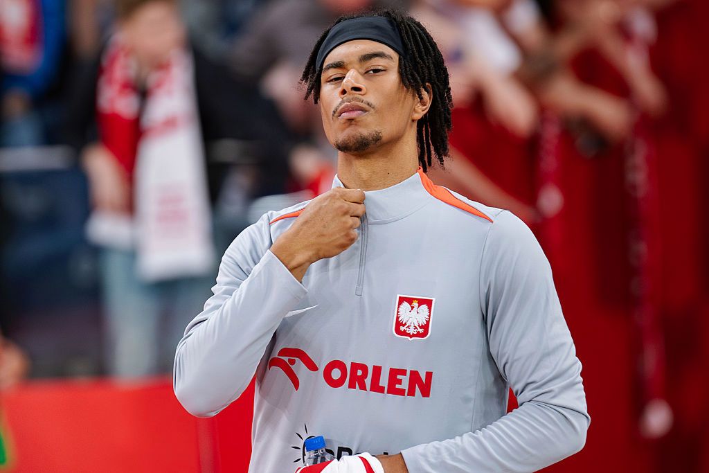 Studzi emocje wokół Oyedele'a. "Daleka droga"