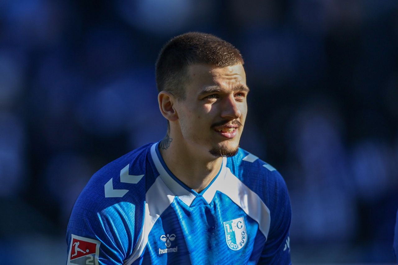 Żukowski bije rekordy, ale kłopoty z kartkami nie mijają