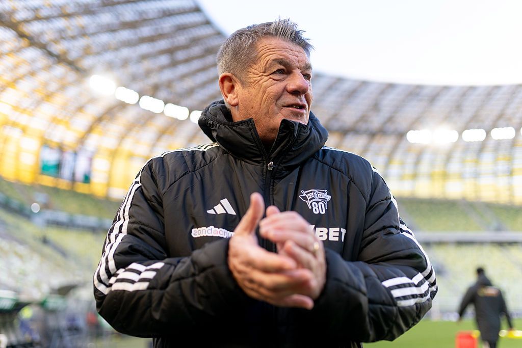 Trener Lechii nie wytrzymał po decyzji Raczkowskiego. "Zdejmujemy odpowiedzialność z sędziów"