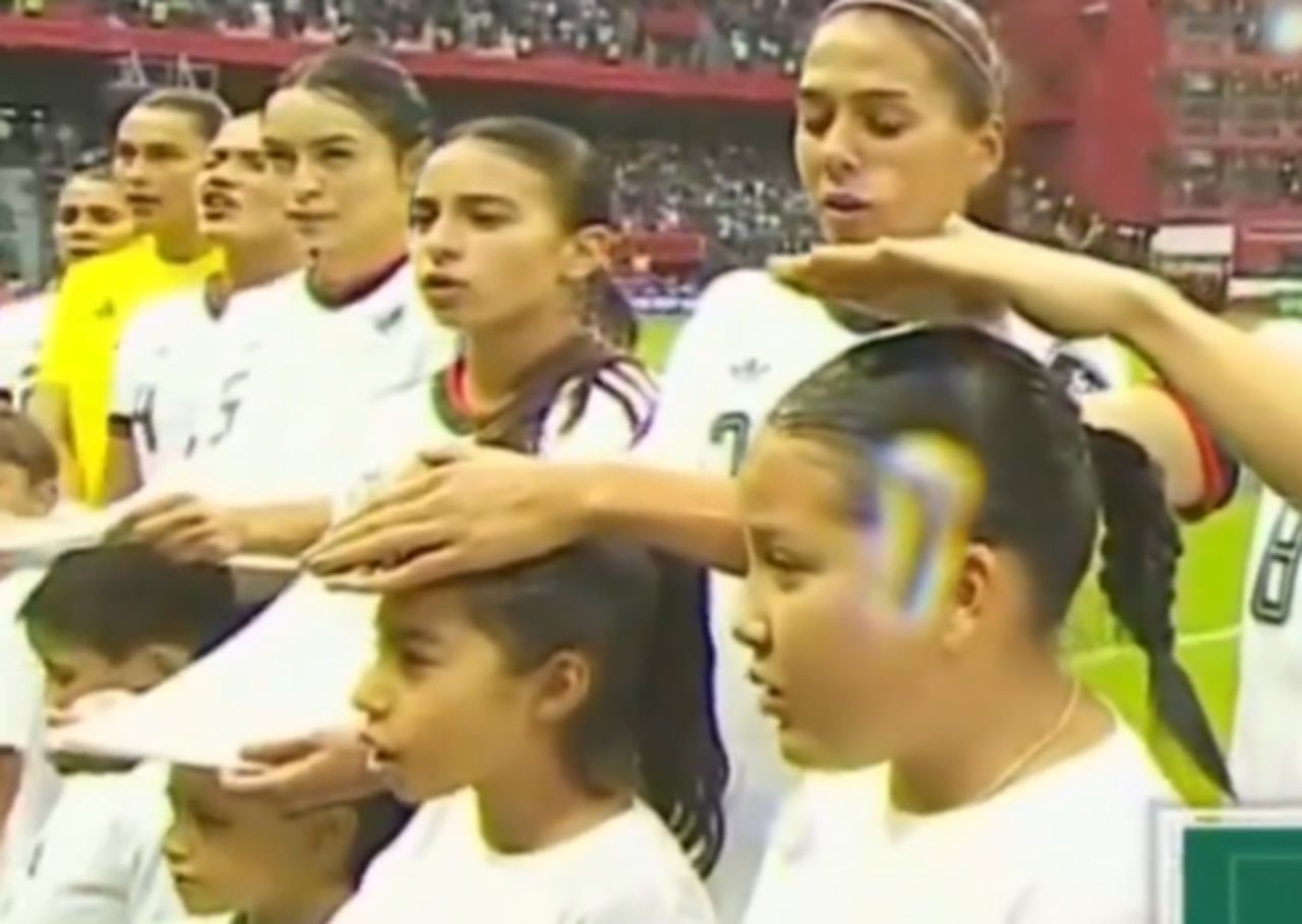 O geście piłkarek jest głośno na całym świecie. "Poruszające obrazki"