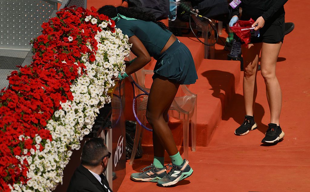 Coco Gauff wymiotuje na korcie! Co się naprawdę stało?