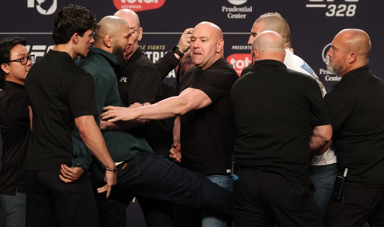 Ostre spięcie przed galą UFC. Chamzat Czimajew kopnął Seana Stricklanda