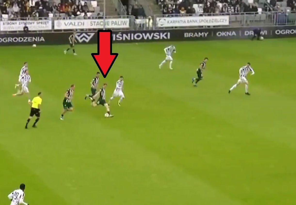 To gol sezonu? Nieprawdopodobny strzał w polskiej lidze