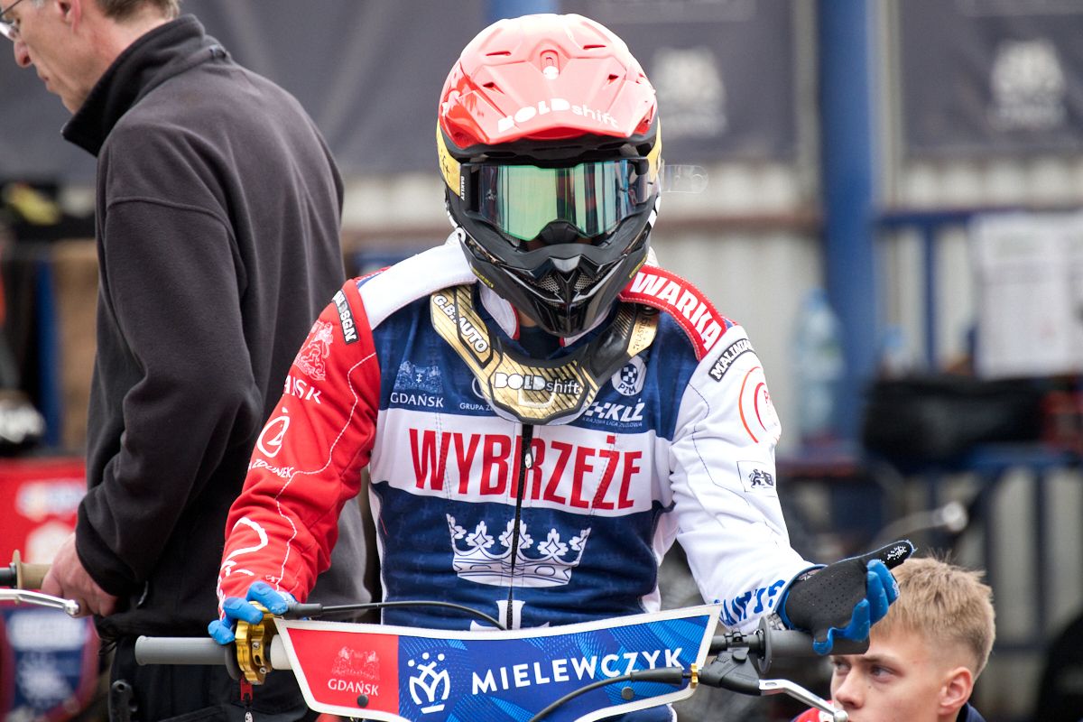 Żużel. Popis zawodników Wybrzeża. Jego szczególnie chcą oglądać w takiej formie
