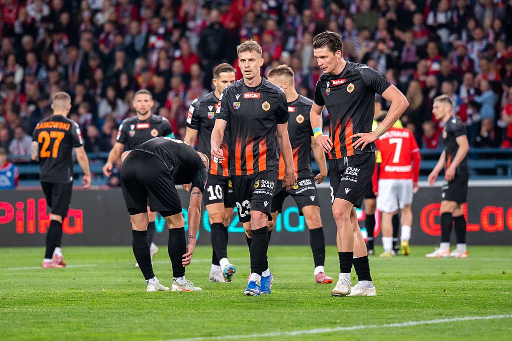 Chrobry Głogów zwalnia 11 piłkarzy po sezonie blisko Ekstraklasy