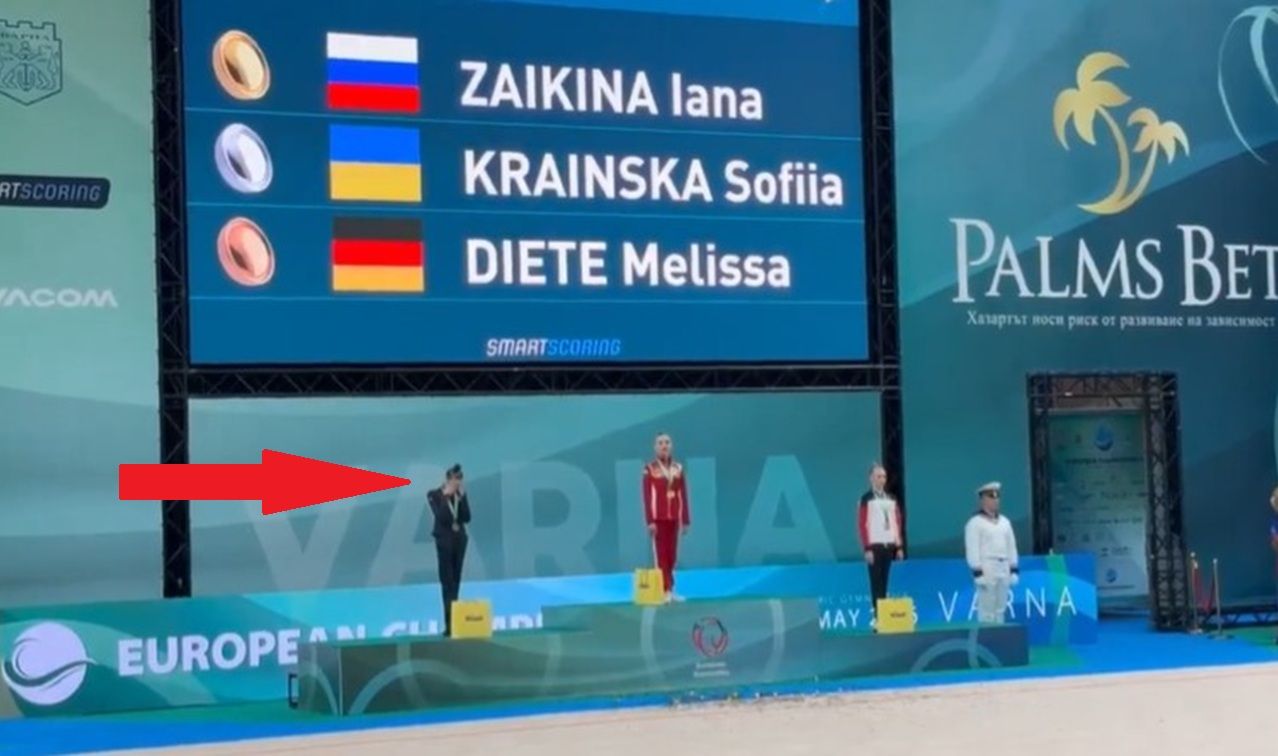 Zabrzmiał hymn Rosji. Przypatrz się uważnie, co zrobiła Ukrainka