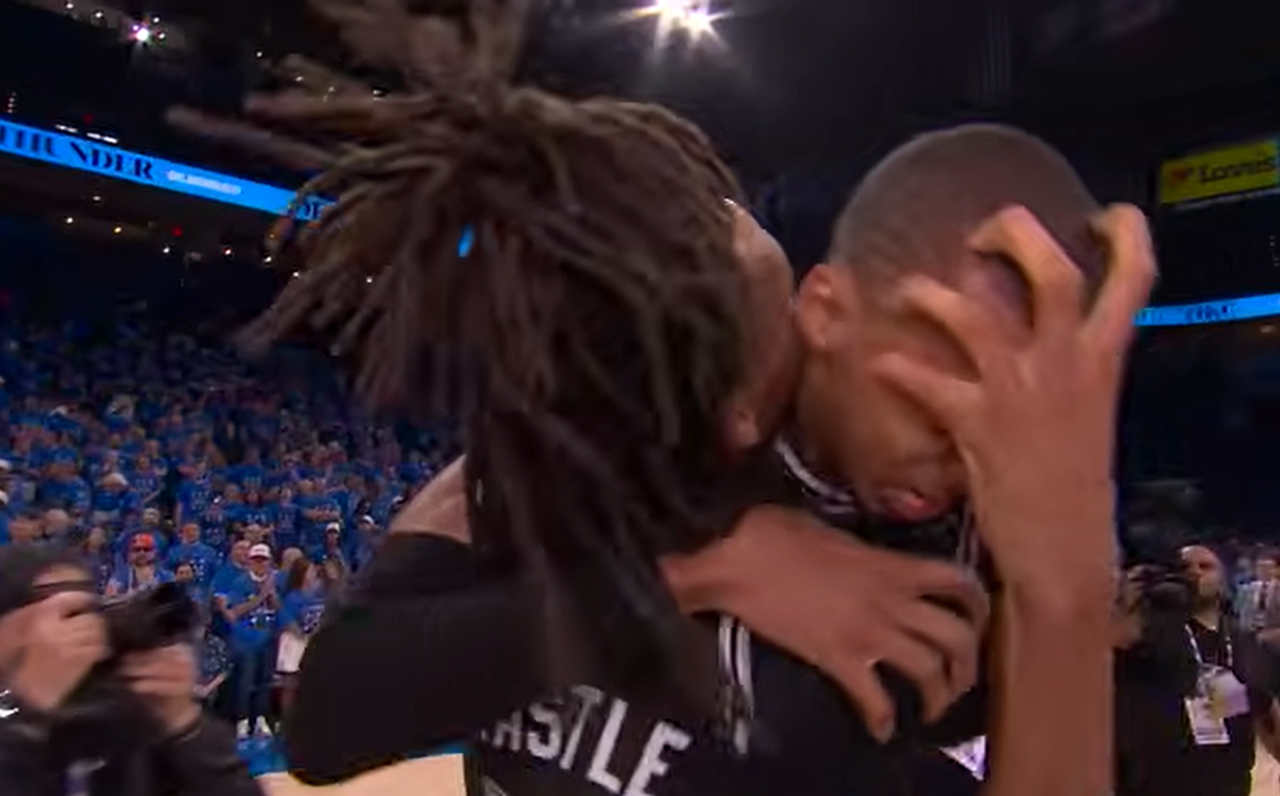 Aż chwycił się za twarz. Wzruszenie i wielkie emocje 22-letniej gwiazdy NBA