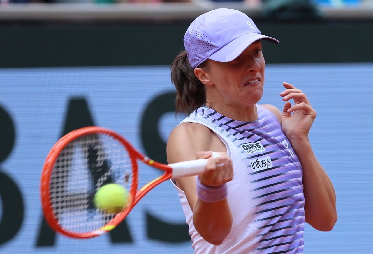 Świątek vs. Navarro dziś na trawie — start sezonu przed Wimbledonem