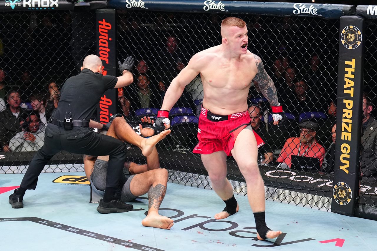 Iwo Baraniewski w UFC: Ekspresowe zwycięstwo w Las Vegas!