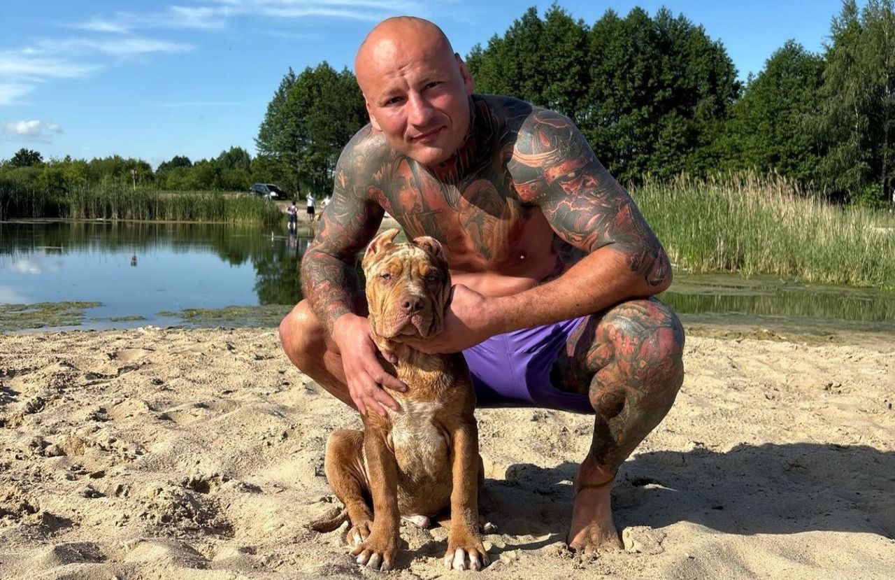Chodzi do kościoła z psami. Zdradził dlaczego