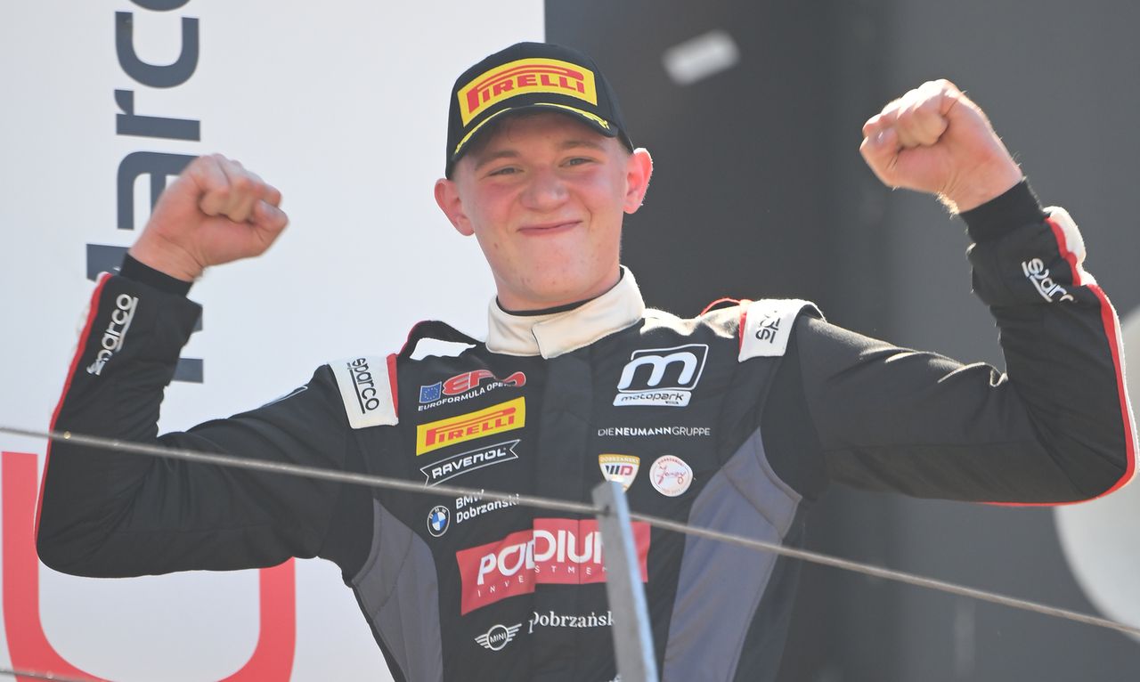 Pierwsze podium Polaka na zapleczu F1. Świetne wieści z Włoch