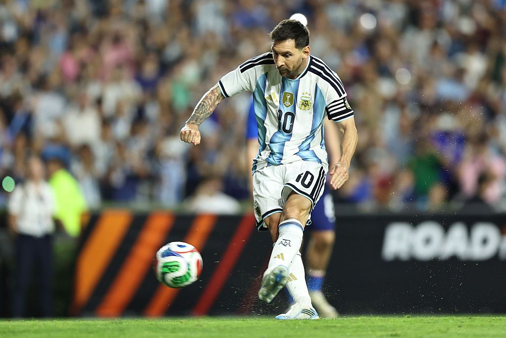 Kary nie będzie. Messi wszedł i załatwił sprawę