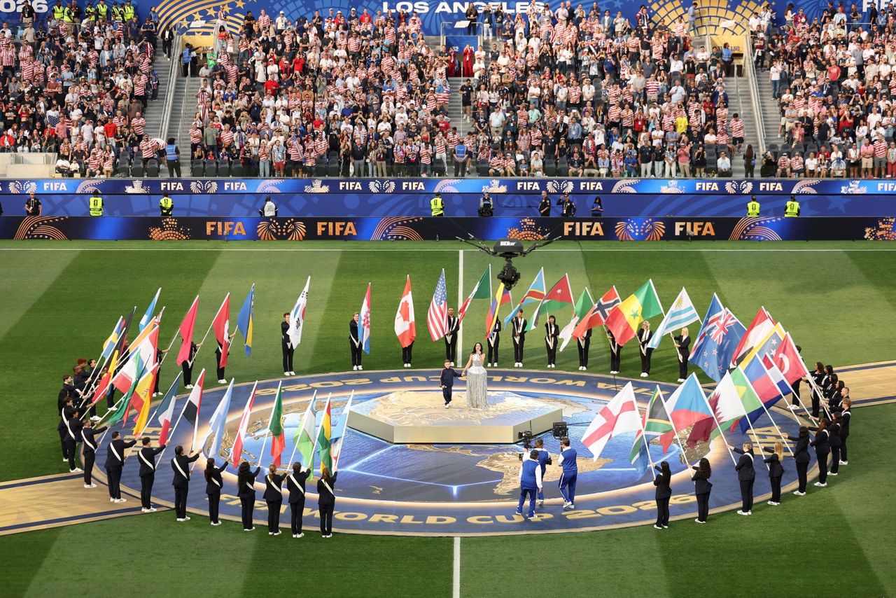 Na stadion wniesiono flagę Iranu. Tak zareagowali Amerykanie