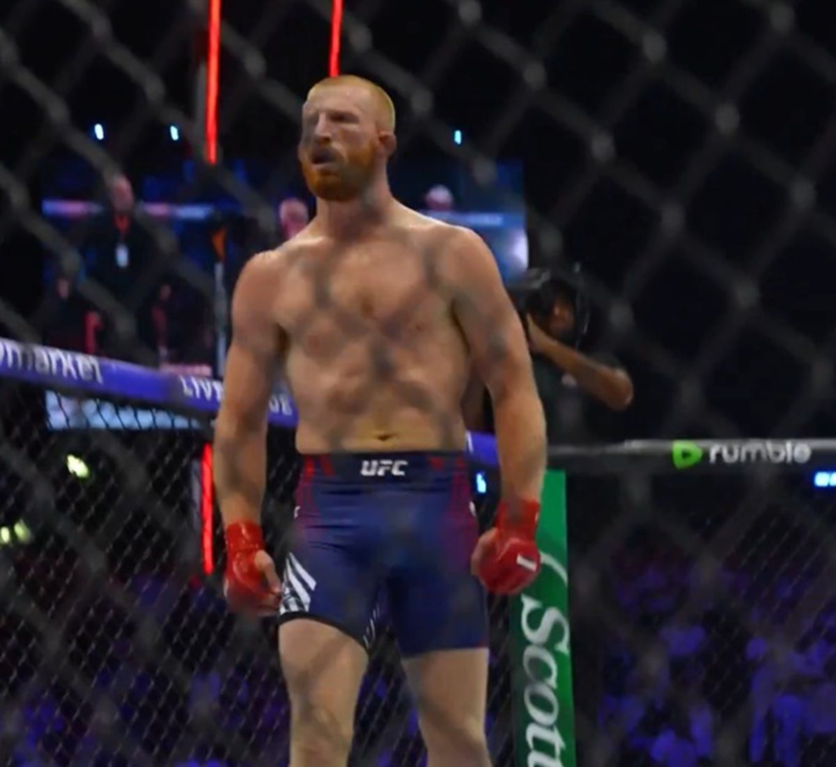Znokautował, a następnie wyskoczył z oktagonu. Wyjątkowe sceny na UFC w Białym Domu