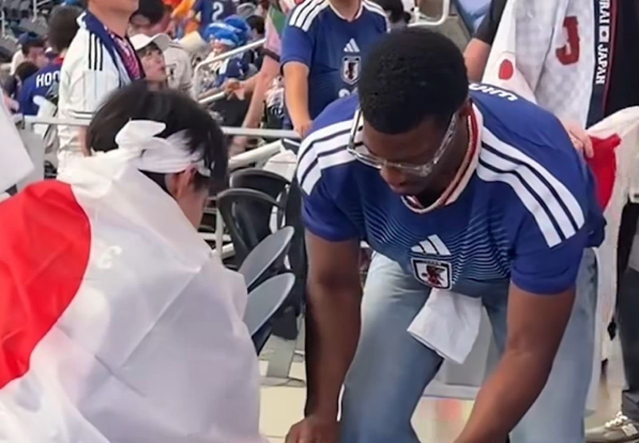 Nie tylko Japończycy sprzątali stadion. Dołączyła do nich gwiazda