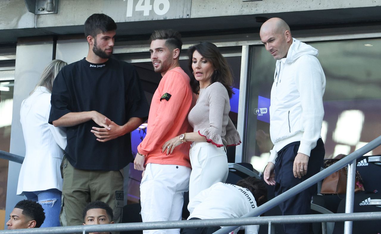 Porzucił nazwisko ojca i Francję. Syn "Zizou" wybrał Algierię