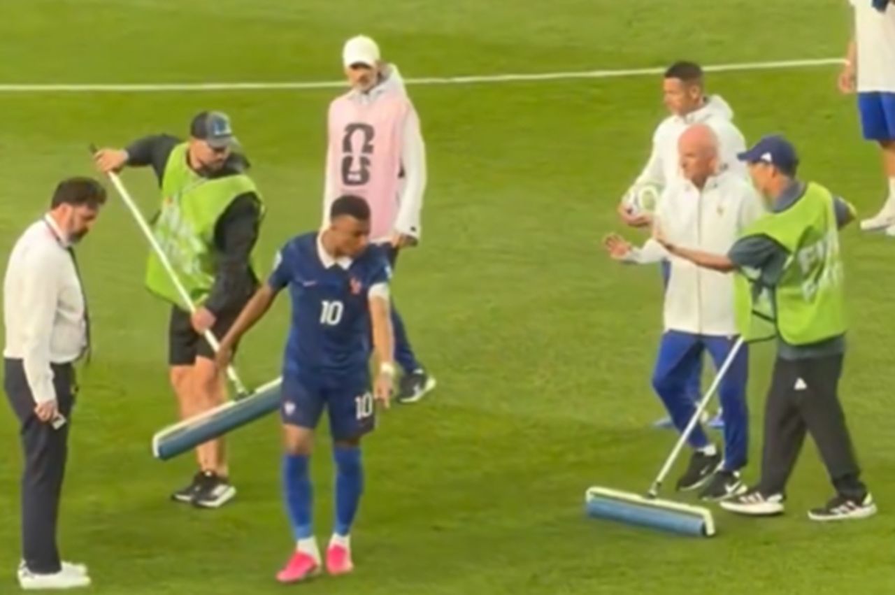 Mbappé demanded equal pitch drying after Philadelphia storm delay