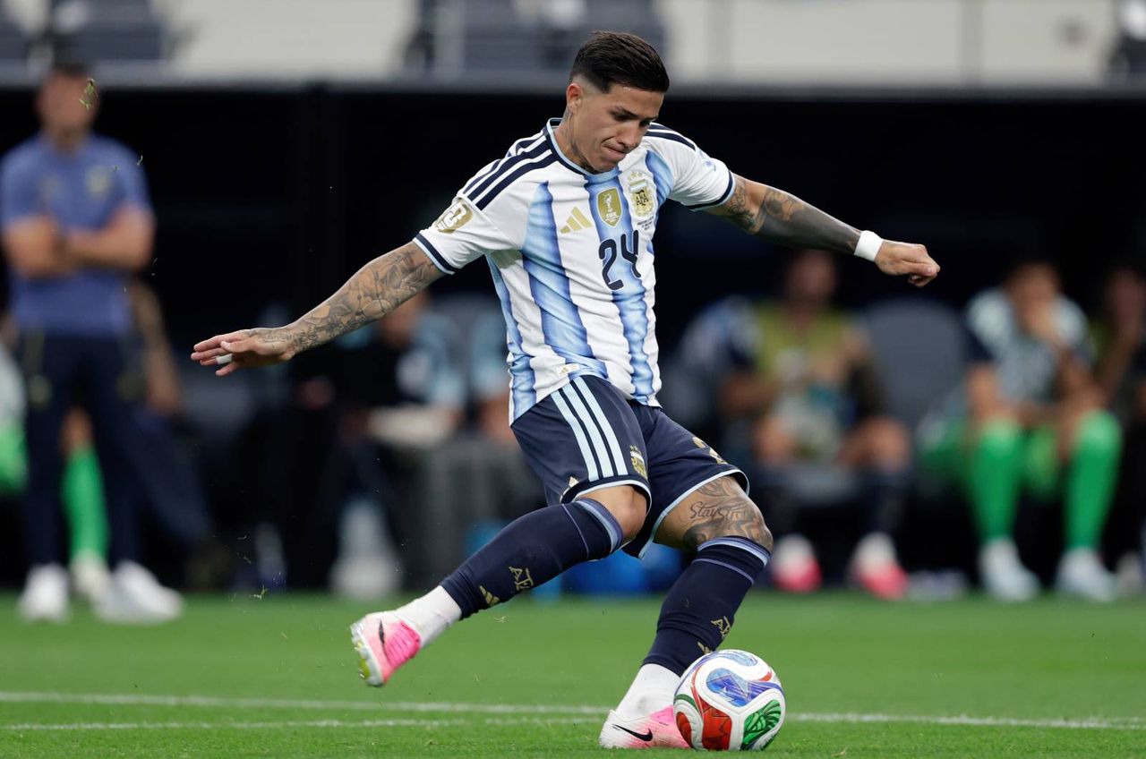 Real Madryt celuje w Enzo Fernandeza z Chelsea zamiast Olise'a z Bayernu