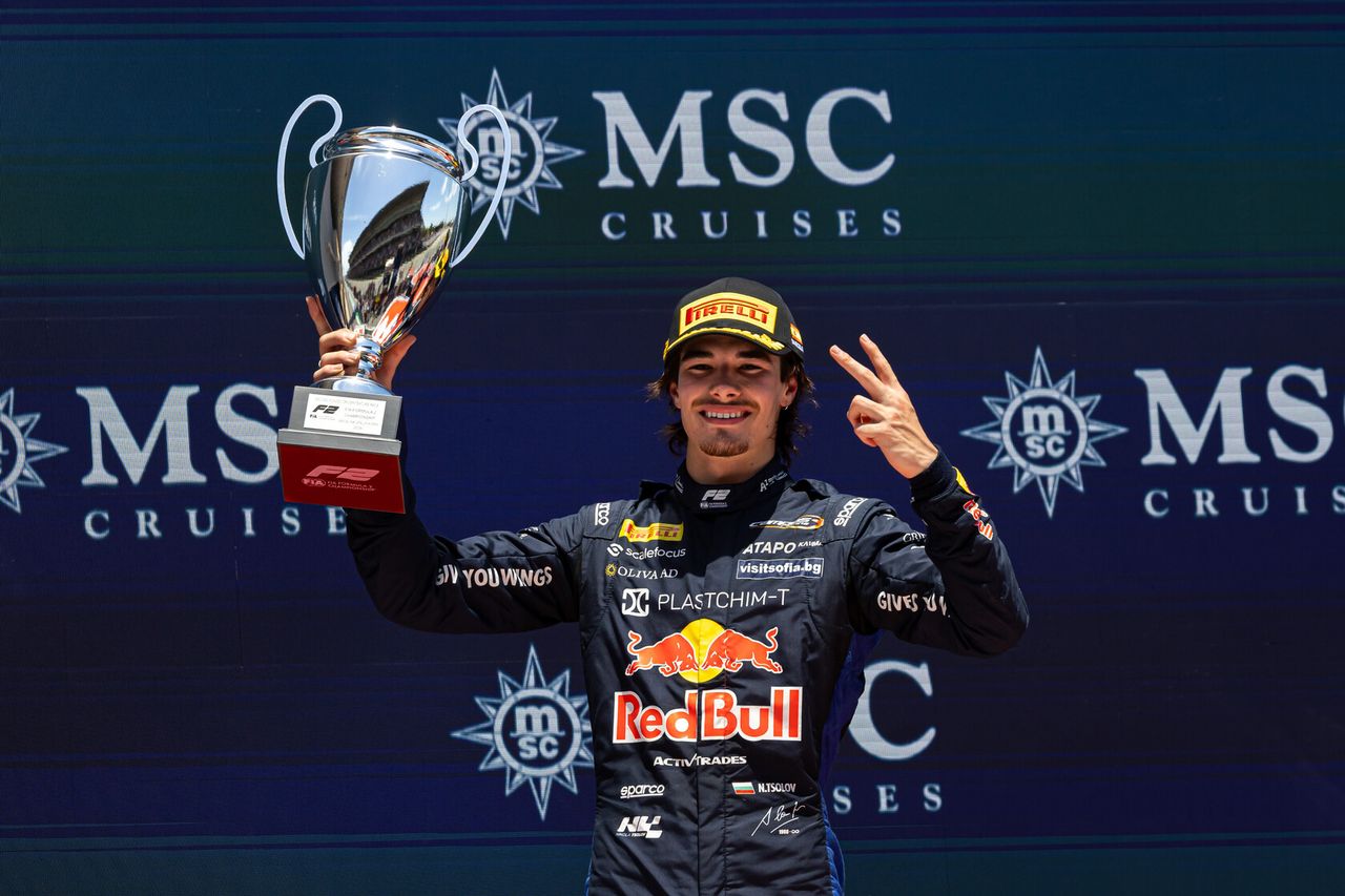 19-letni Bułgar Nikoła Cołow ma dostać miejsce w teamie Red Bulla w F1