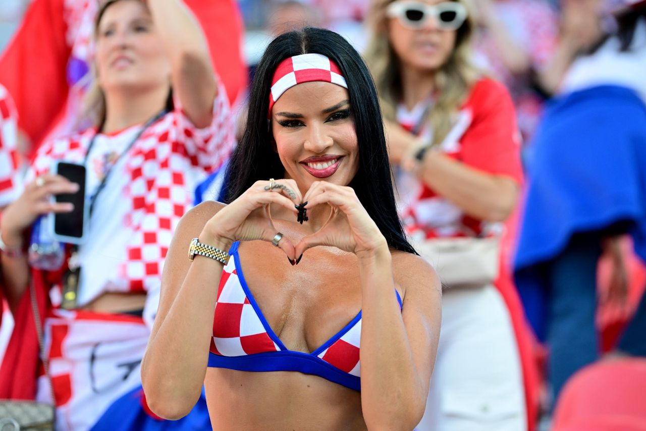 Ivana Knoll znów na trybunach MŚ 2026 — przyciąga uwagę strojem podczas meczu Chorwacji