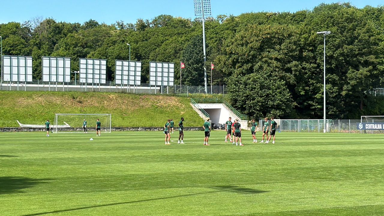 Lechia Gdańsk wróciła do treningów: tylko 15 zawodników i brak nowego trenera