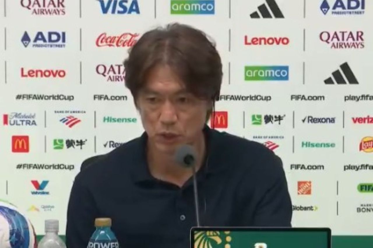 South Korea lose 0-1 to South Africa — journalist asks coach about food poisoning
