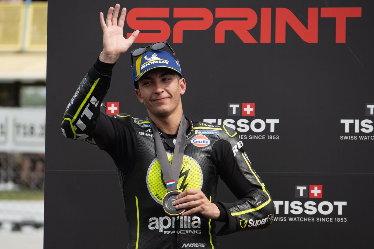 Trackhouse Racing wygrywa sprint MotoGP w Assen — Fernandez przed Ogurą
