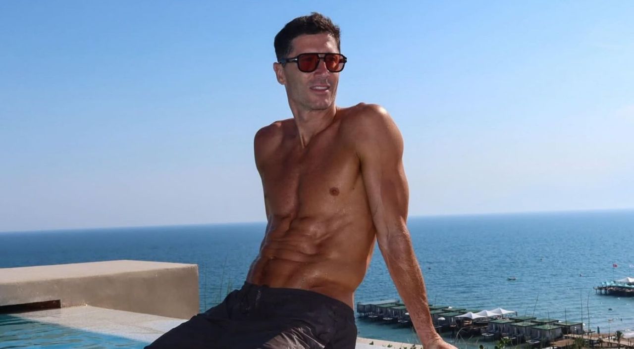 Lewandowski shows off physique on holiday in shirtless photo