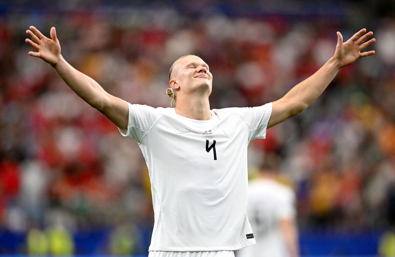 Haaland scores late winner to send Norway into last 16