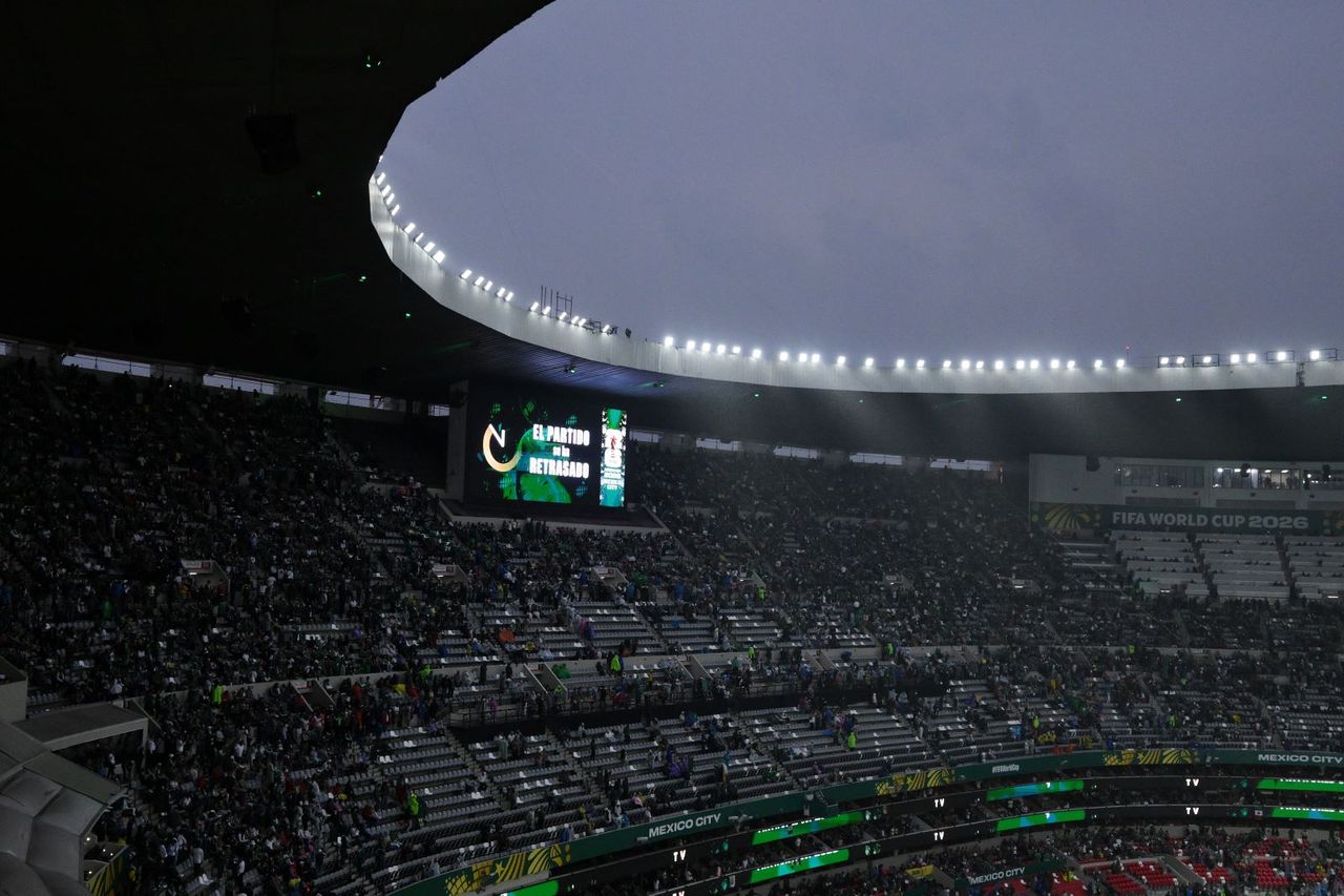 Mecz gospodarzy MŚ opóźniony. Aktywowano protokół FIFA