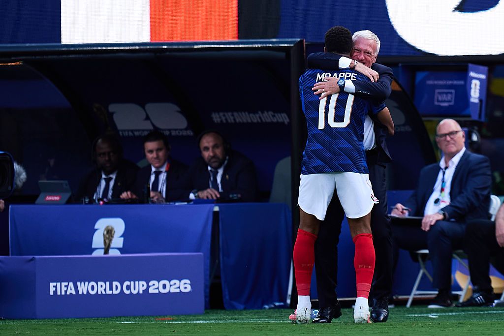France Win Despite Mourning — Deschamps Smiles Again Thanks to Mbappé