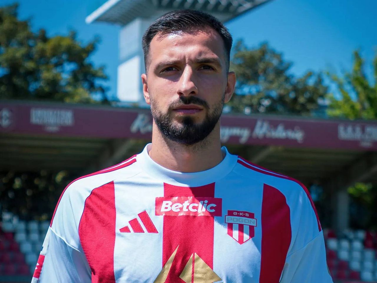 Aldrit Oshafi – albański napastnik dołącza do Pogoni Grodzisk Mazowiecki